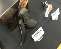 シマノのグラベル用コンポーネント「GPX」。ワイドなギヤ比に対応して面白いと思いますが、どうせならXTRの技術を持ってきて12速にすれば良かったのに・・・。