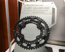 当店で楕円リングを付ける場合にまずおススメするのがRIDEAのリング。楕円率が選べるのと、楕円リングの中では比較的変速性能がまともなのと耐久性もしっかりしているのが良いです。