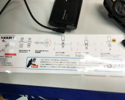 一つのステーにメーターとスマホやタブレットを同時に付けるためのアダプター。近日発売予定です。自宅でZWIFTをやる時などに便利そうです。スマホと外部バッテリーを同時に付けるなんていう使い方もできるそうです。