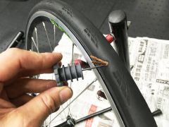 穴にズブッと刺して・・