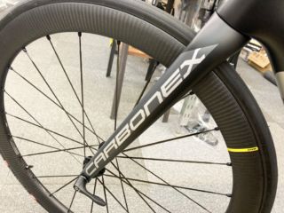 高剛性のストレートフォーク