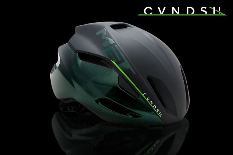 CVNDSHカラーのヘルメットが入荷です。