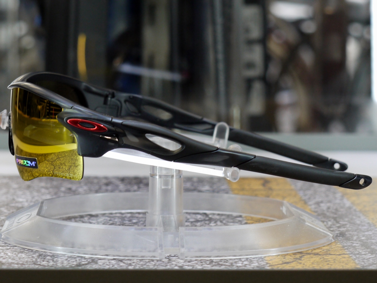 Prizm Rubyレンズの新色OAKLEYです。 – CYCLECUBE
