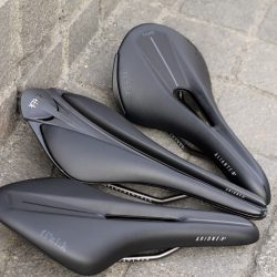 fizik OPEN(穴開き) / EVO(溝つき)タイプ各種入荷中です