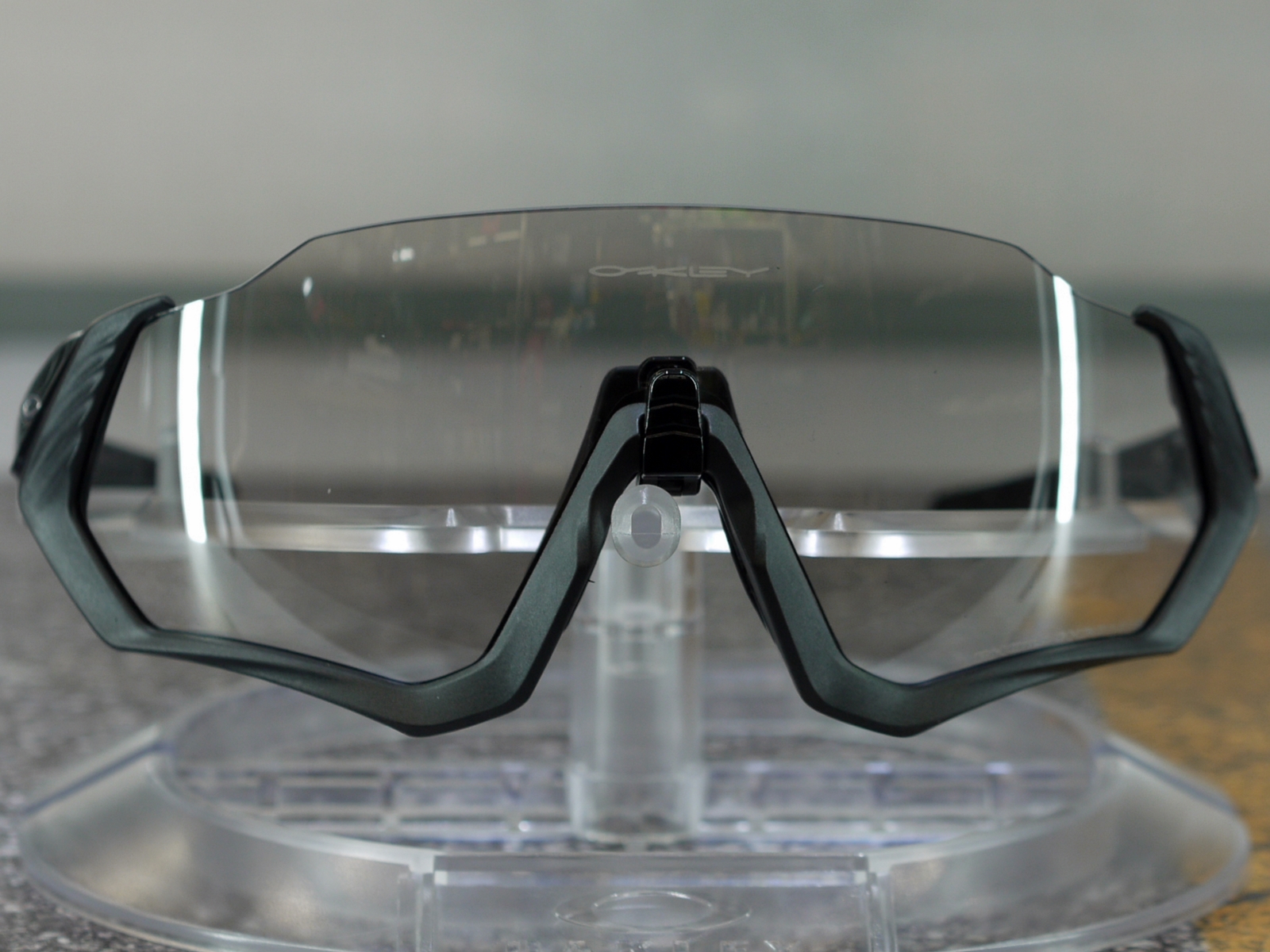 話題の新作、OAKLEY 『Flight Jacket』 – CYCLECUBE 話題の新作、OAKLEY 『Flight Jacket』 – CYCLECUBE
