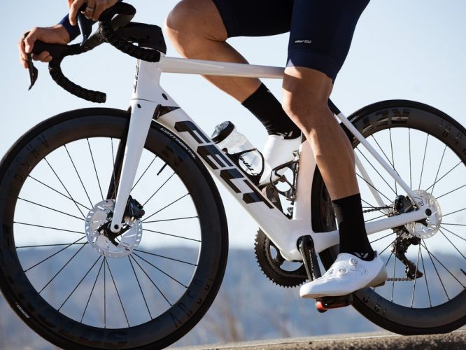 アルテグラDi2フルカーボンFELT F3基本分解発送送料無料！完成車