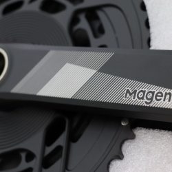 クランク型両足計測パワーメーター「Magene（マージーン） P325 CS」入荷しました。