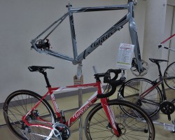 Montegrappa Disc
お手頃価格のアルミディスクロード
フレームセット税抜定価105,000円・105完成車税抜定価178,000円・ティアグラ完成車税抜定価158,000円