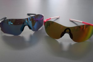 左:EVZERO Prizm Sapphire
右:EVZERO SWIFT Prizm Ruby