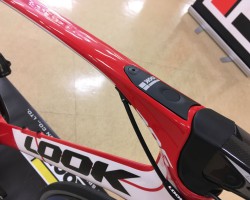 795LIGHT RSのヘッド付近<br />シマノ電動の場合はRS910ジャンクションを埋め込みできます。