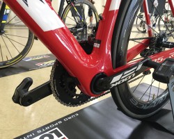 795LIGHT RS BB周り<br />迫力あるダウンチューブと大口径のBB65+ZED3クランク。