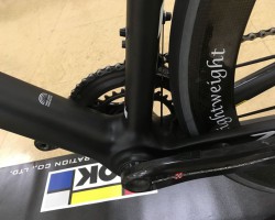 785HUEZ RSのBBまわり<br />思った以上に手の込んだ複雑な形状で高い剛性を実現しています。
