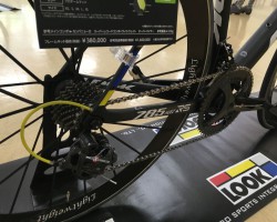 785HUEZ RSチェーンステー<br />ペダリングモニター取り付けには十分なクリアランスがありました。