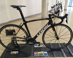 695LIGHTフレームセット プロチームグロッシー 税込定価561,600円<br />名車695は引き続き販売されます。エアロステムとZED2クランク付属です。