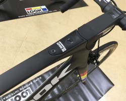 795LIGHT RSのヘッド付近<br />シマノ電動の場合はRS910ジャンクションを埋め込みできます。