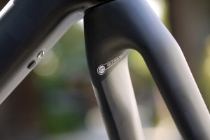 タイヤクリアランスは28Cまで対応しています。