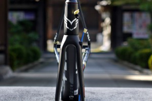 前後12mmのスルーアクスル。