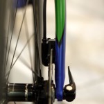 サイクルモードで展示したモデルよりも、ディスクローターとフォークのクリアランスを広げています。