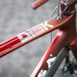 マットとグロスの塗り分けが随所に見られます。