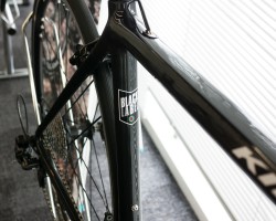 サイズオーダー可能なBLACK LABEL。完全イタリア生産される唯一のカーボンモデル。