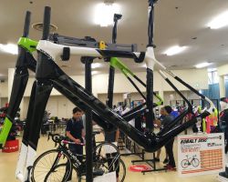 KOBALT DISC(コバルト ディスク)
オーソドックスな形状とクセの無いフィーリングのエントリーカーボンバイクにディスクブレーキモデルが加わりました。
フレームセット販売定価138,240円(税込)