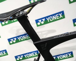 専用エアロシートポスト。重量180gと超軽量です。オフセットは注文時に0mmと20mmを選択できます。