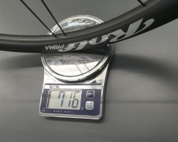 フロントホイール実測重量716g(リムテープ無し)