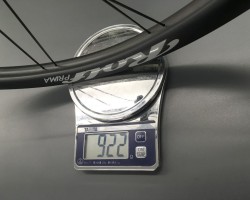 リアホイール実測重量922g(リムテープ無し)