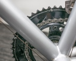 見た目の楕円率は大きめですが、ローラーの上では違和感なく漕ぐことができました。