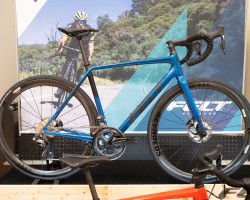 FR | Advanced | Ultegra Di2
598,000円(税抜)
アクアフレッシュ / マットテクストリーム