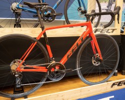 FR | Advanced | 105
288,000円(税抜)
プラズマレッド / テクストリーム