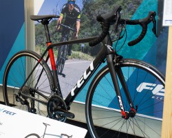 FR5 日本限定モデル
248,000円(税抜)
マットカーボン