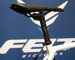 カーボンシートポスト採用