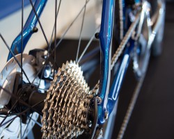 スプロケットは11-34Tのワイドレシオ