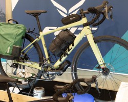 ツーリングバイクとして十分な積載量を誇ります。