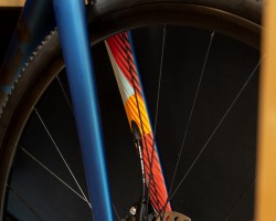 フォーク裏、チェーンステー裏やシートステー裏にちりばめられた装飾