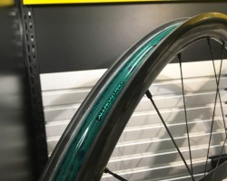 ALL ROAD PRO CARBONシリーズ<br />今までアルミモデルだったグラベル用ALL ROADシリーズにもカーボンモデルが登場。<br />700cのSLと650bのSL ROAD+の2種類
