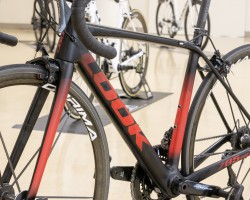 ブラックレッドグロッシーマット