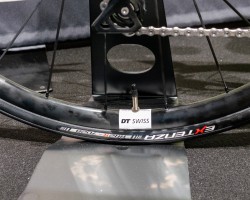 105モデルのタイヤはRR-2Xの28C。