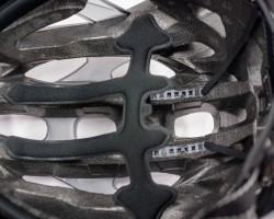 後部クロージャーの取り付け位置は8か所から選択可能。お好みの位置にクロージャーを移動できます。