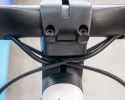 シフトがワイヤー式の場合のルーティング。