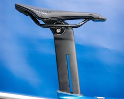 シートレールクランプは反転することで0mmと20mmを選択可能