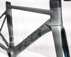 フレーム単体に設定のマットピューター/テクストリーム