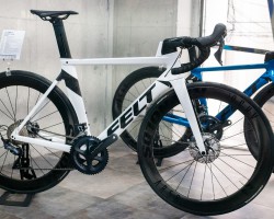 こちらも完成車のみに設定の『ホワイト/テクストリーム』