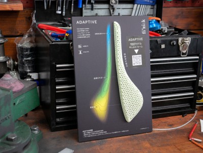 店頭ではサンプルを実際に触れ、パッドの感じを確認できます。テストサドルは代理店からの貸し出し制になります。