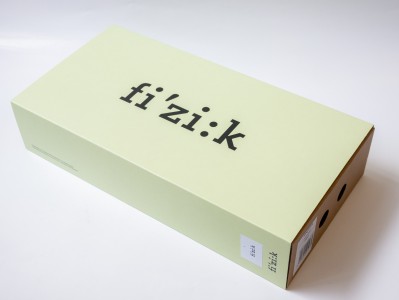 特別感のある、本体と同じイメージのカラーの外箱。