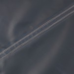 糸の縫い目からの水の侵入を防ぐため、縫い目にはシームテープを採用しています。